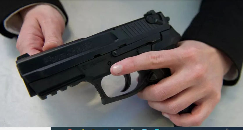 Franceâ€™s Senate approves the right of police to carry weapons off duty
