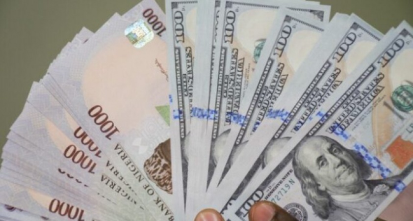 Naira tumbles to N435/$1 at official market as CBN adjusts forex rate