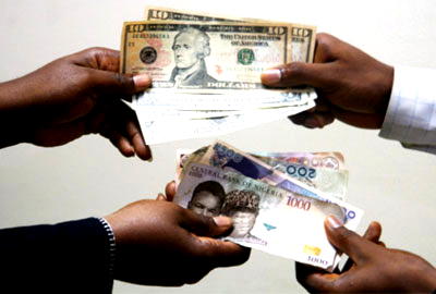 Naira loses against dollar, exchanges at 424.88