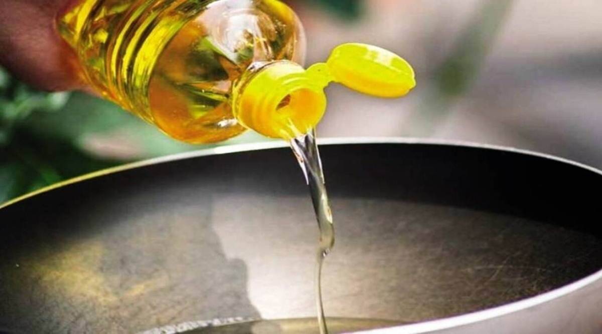 Edible oil still selling at high rates