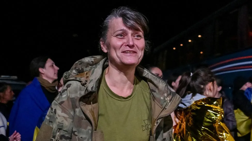 Ukraine war: Moscow and Kyiv swap women prisoners for sailors