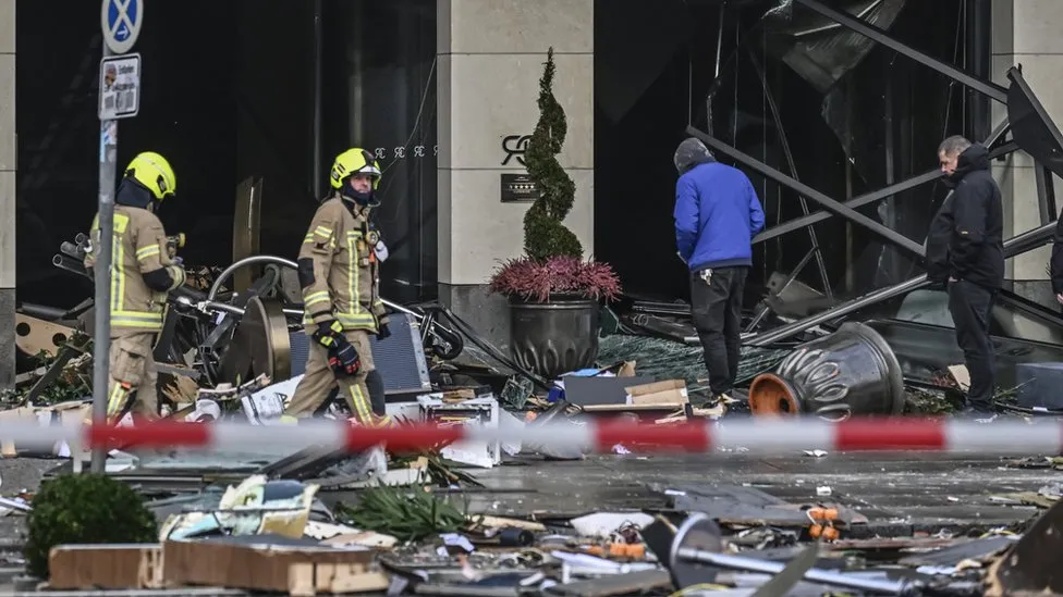 Berlin's giant AquaDom hotel aquarium containing 1,500 fish explodes