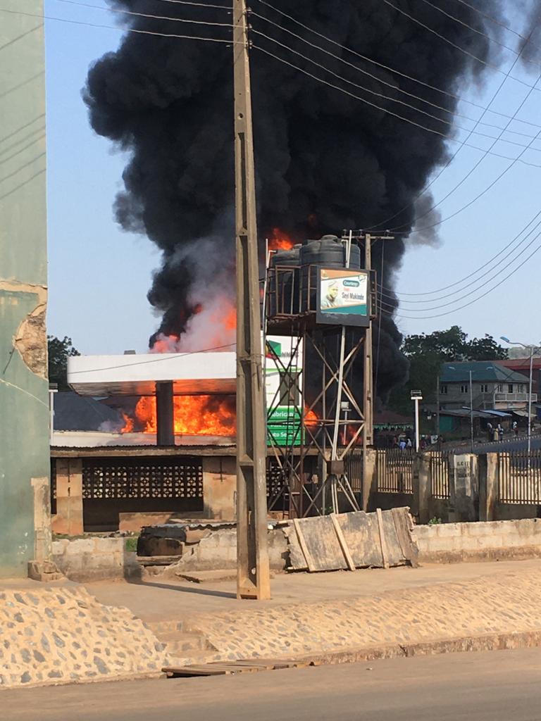 Residents panic as fire guts NNPC filling station in Iseyin, Oyo