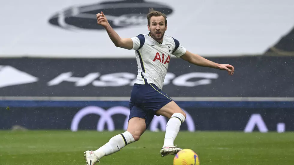 Kane scores twice on first Spurs start of season