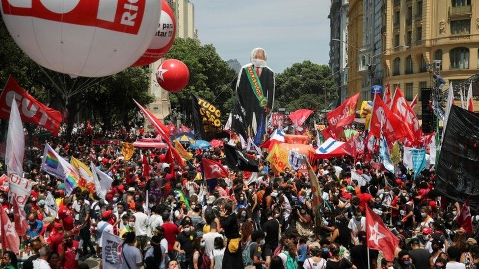 Brazil Bolsonaro: Thousands protest calling for president's removal