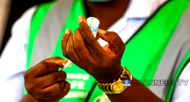 FG Sets December 1st Deadline For Civil Servants To Take COVID-19 Vaccine