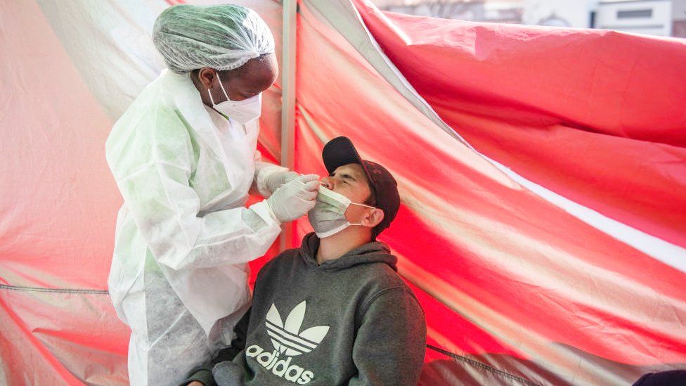 Covid: US joins EU in restricting flights from S Africa over new coronavirus variant
