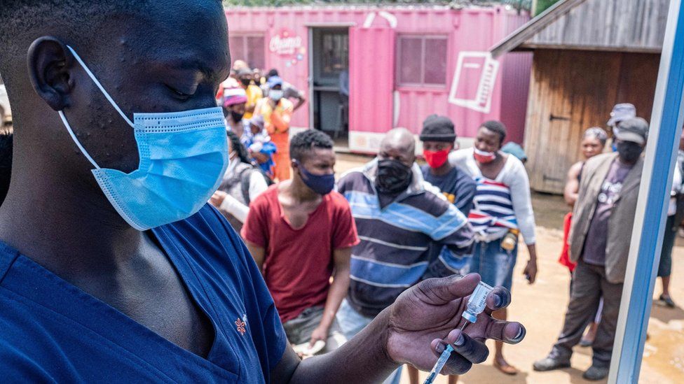 Covid: Omicron spreading at unprecedented rate, WHO says