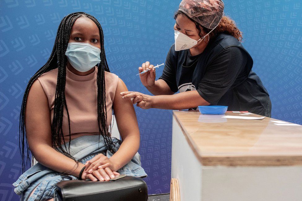 Covid: South Africa makes its own version of Moderna vaccine