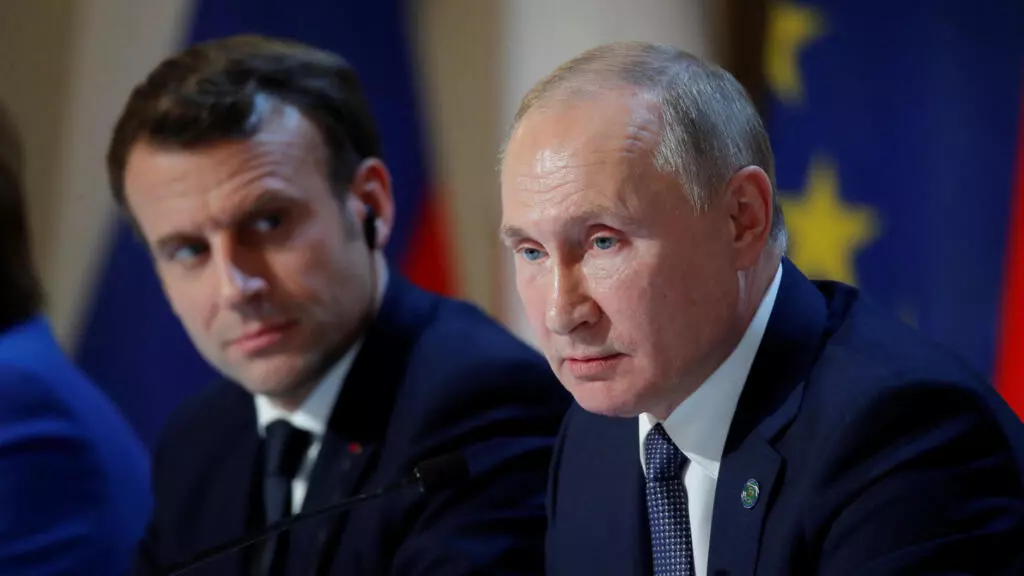Macron holds "˜last ditch' talks with Putin, US warns Russia "˜poised to strike' Ukraine