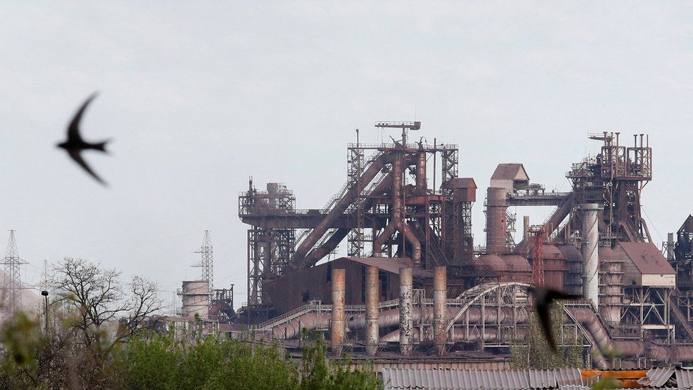 Mariupol civilians leave besieged Azovstal steelworks