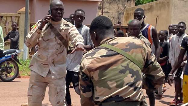 Mali jihadists blamed for attack on main army base
