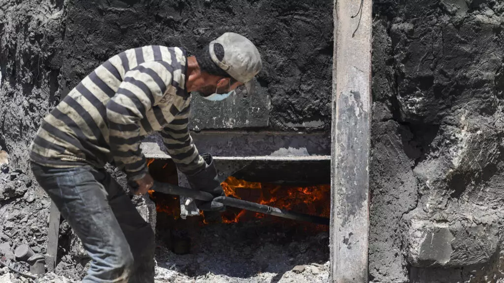 In risky recyling venture, Gazans burn plastic for fuel