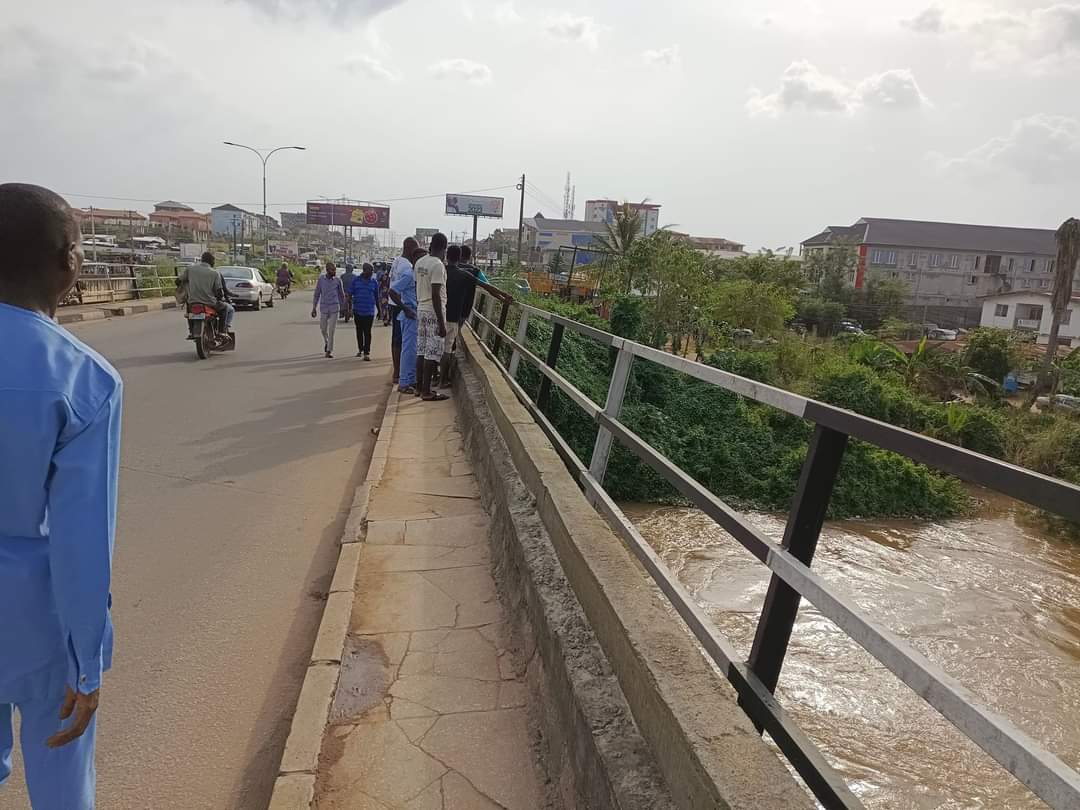 Unidentified young lady jumps into Osun River