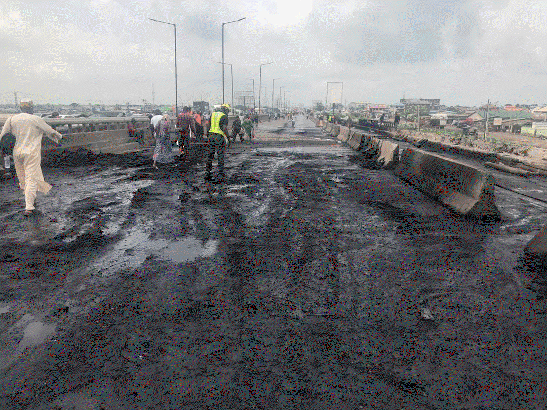 Truck plunges into canal on Lagos-Ibadan Expressway