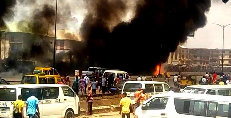Breaking: Fire razes plaza in Onitsha Market