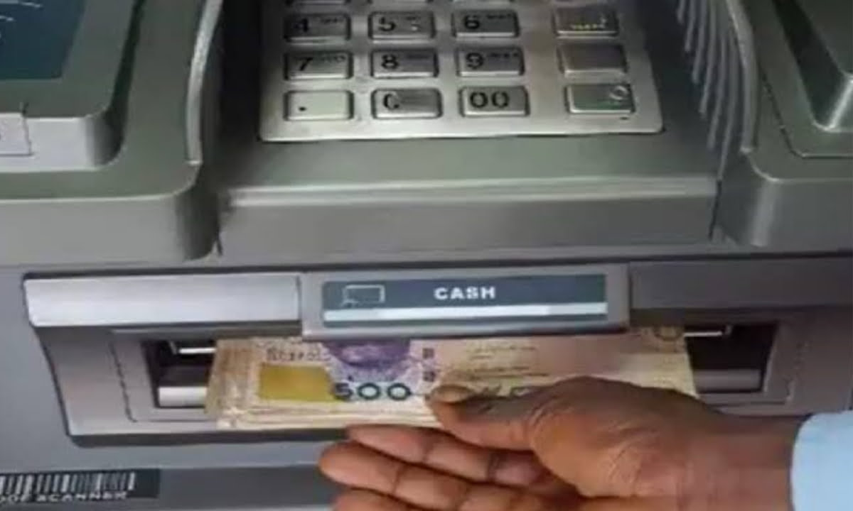 Ogun: Banks defy CBN order, load ATM with old Naira notes
