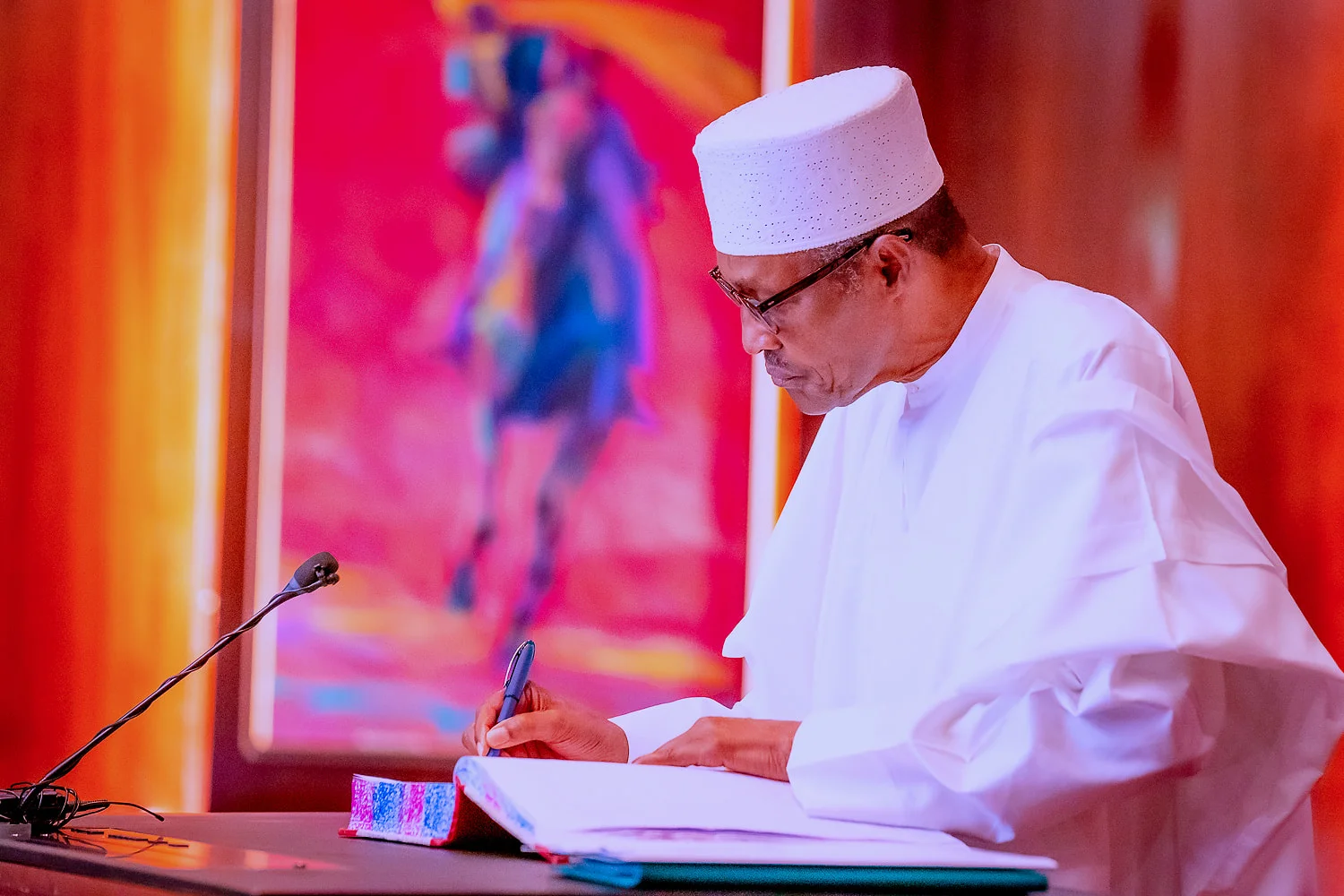 Buhari signs executive order establishing Presidential Transition Council