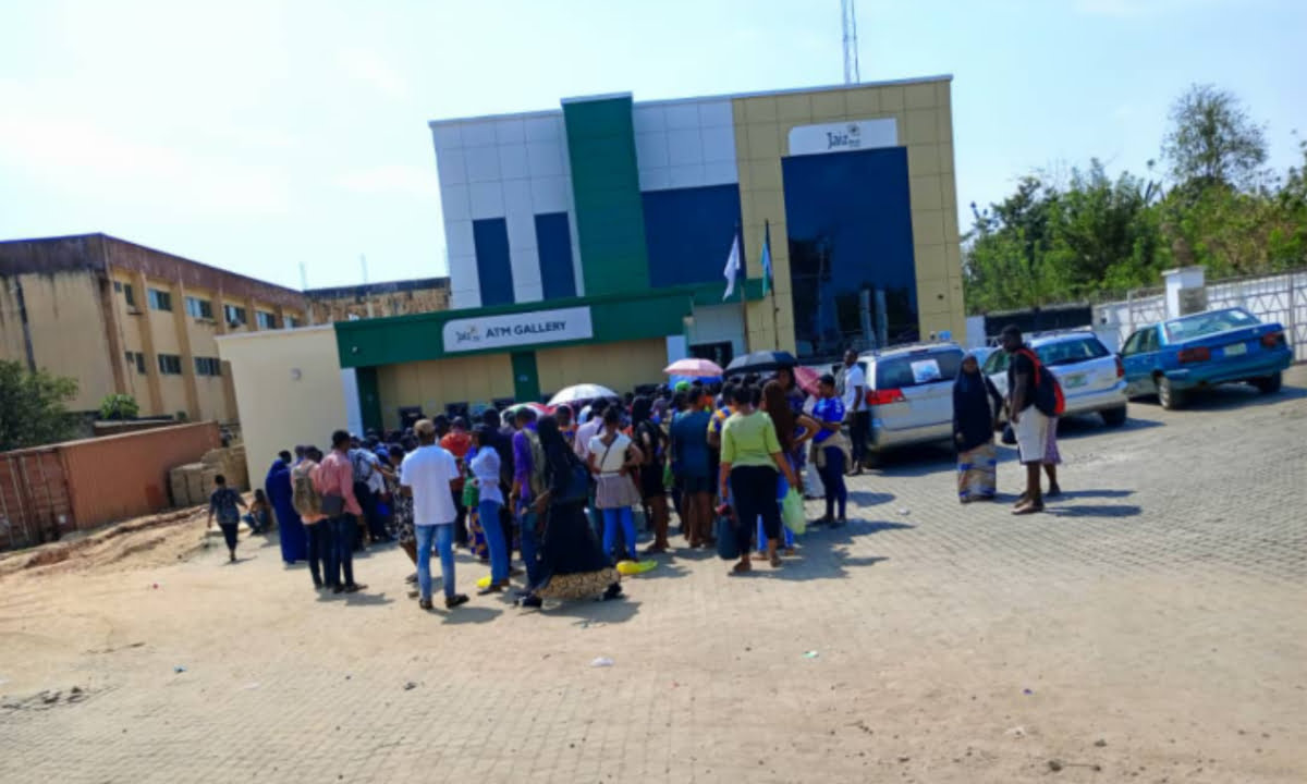 Unrest looms as banks, PoS operators, traders reject old naira notes