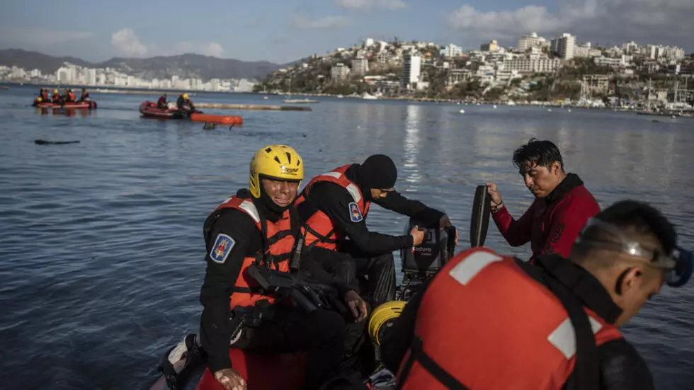 Hurricane Otis death toll surpasses 30 as more aid reaches Acapulco
