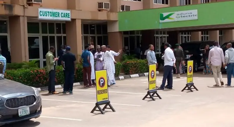 Kaduna Electric apprehends suspected energy thief at night raid