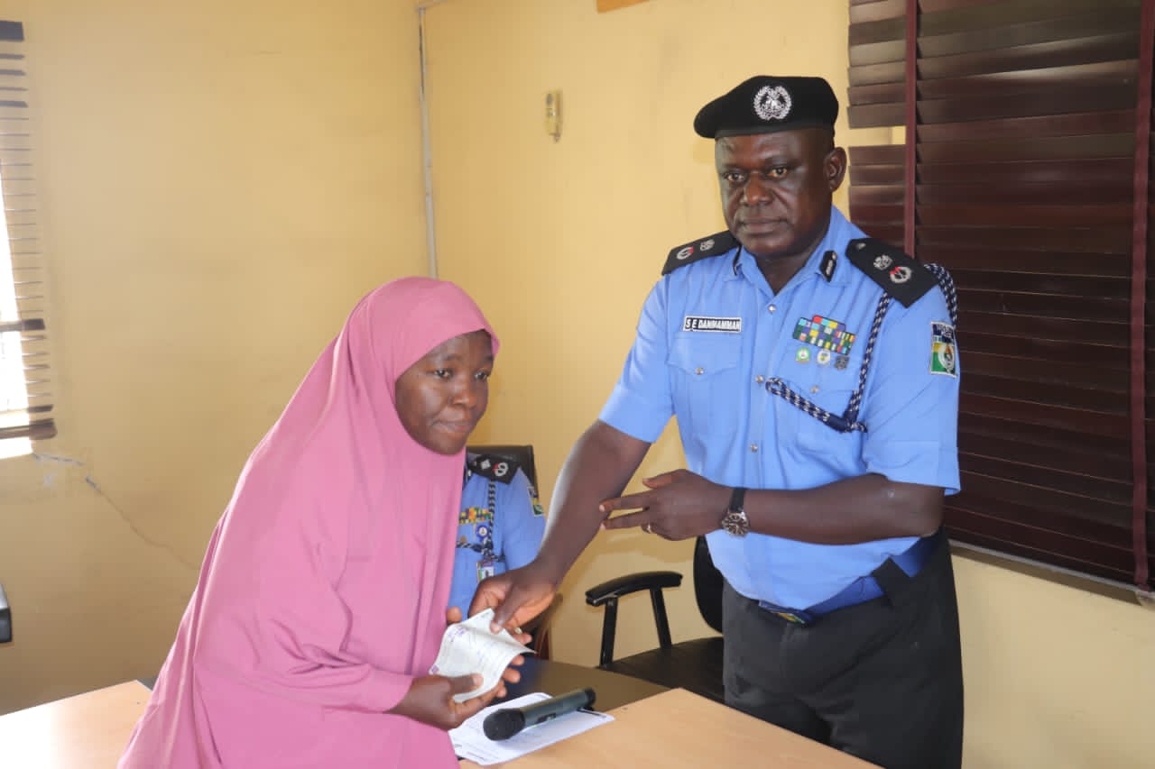 Police present N97.6m cheques to families of deceased officers