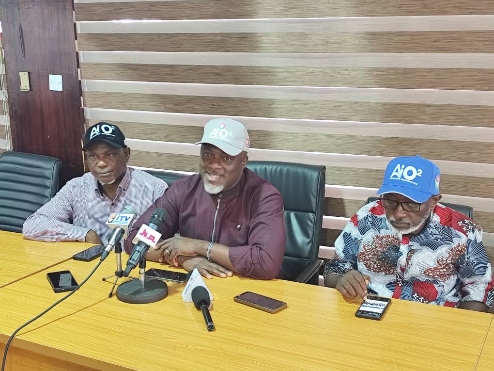 PDP, Oshiomhole differ over FG, Dangote's bags of rice to Edo Govt