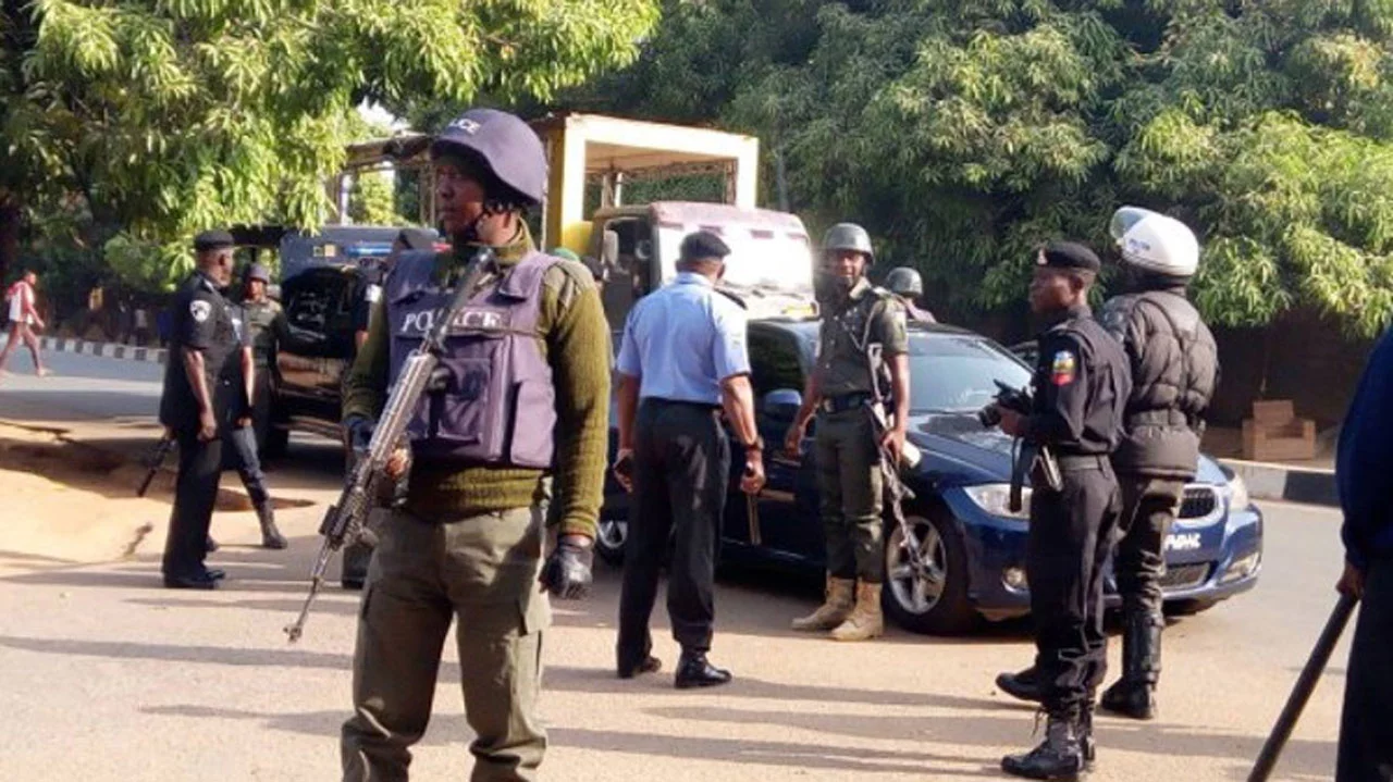 BREAKING: EndSARS: Police reportedly arrest journalist, others as protesters storm Lekki Tollgate