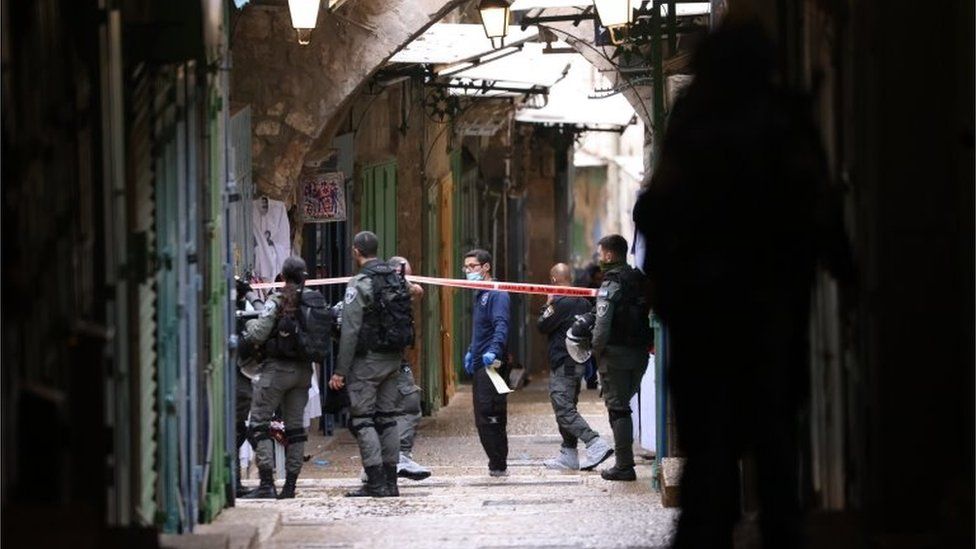 Jerusalem shooting: Gunman kills one and wounds three in Old City