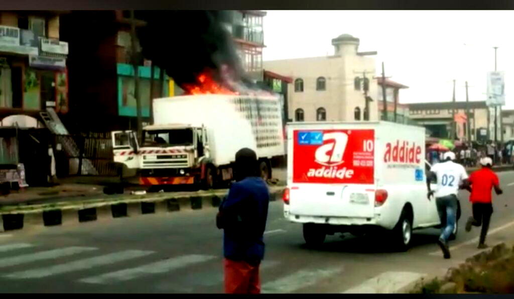 Delivery truck kills over 17 grammar school pupils in Lagos