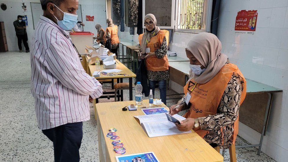 Libya elections: Delay called for in presidential poll