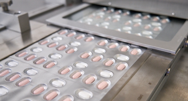 U.S. authorizes Pfizer oral COVID-19 treatment, first for at-home use
