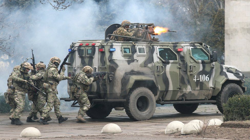 Ukraine tensions: A dozen nations tell citizens to leave Ukraine