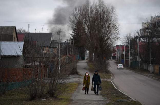 Battles rage for airfield near Kyiv