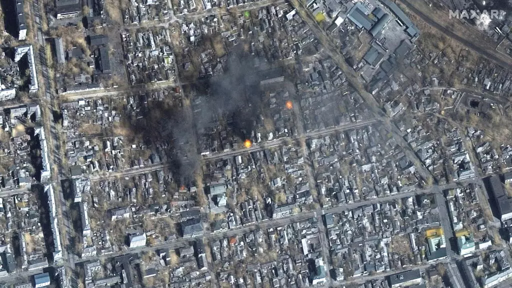 Thousands evacuate Ukraine front-line cities, deadly Russian strikes continue despite talks