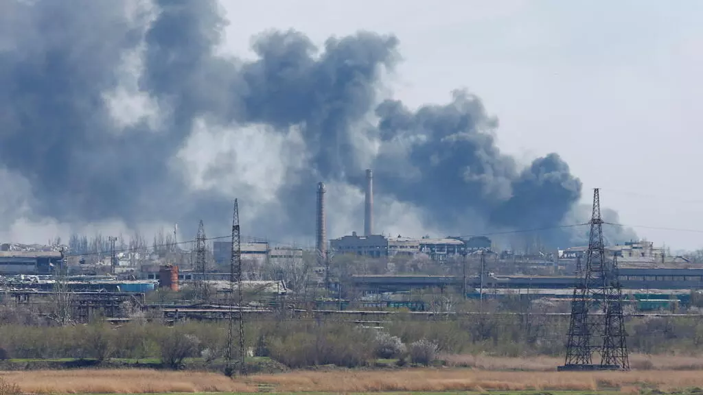 Russia pummels last Ukrainian defenders in port city Mariupol