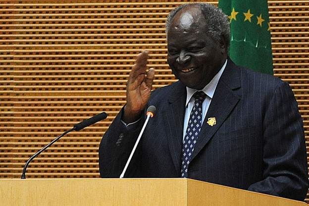 Former Kenyan President Kibaki dies at 90