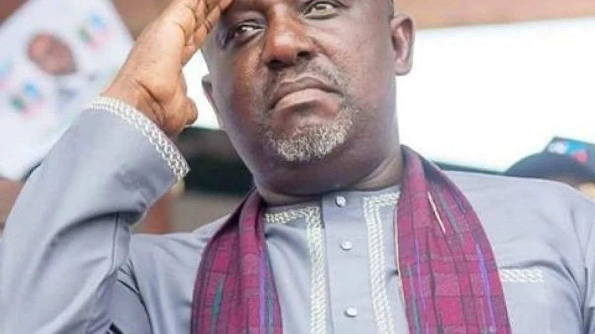 "˜I'm under hostage' "“ Okorocha cries out as EFCC invades his house